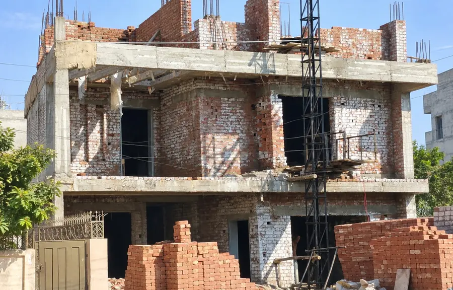 Mr. Sarfaraz House, Lahore: grey structure in progress
