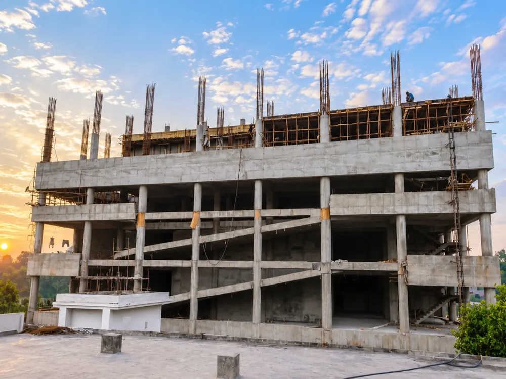 Reinforced concrete frame under construction at Suzuki Sethi Motors, Gulberg II, Lahore